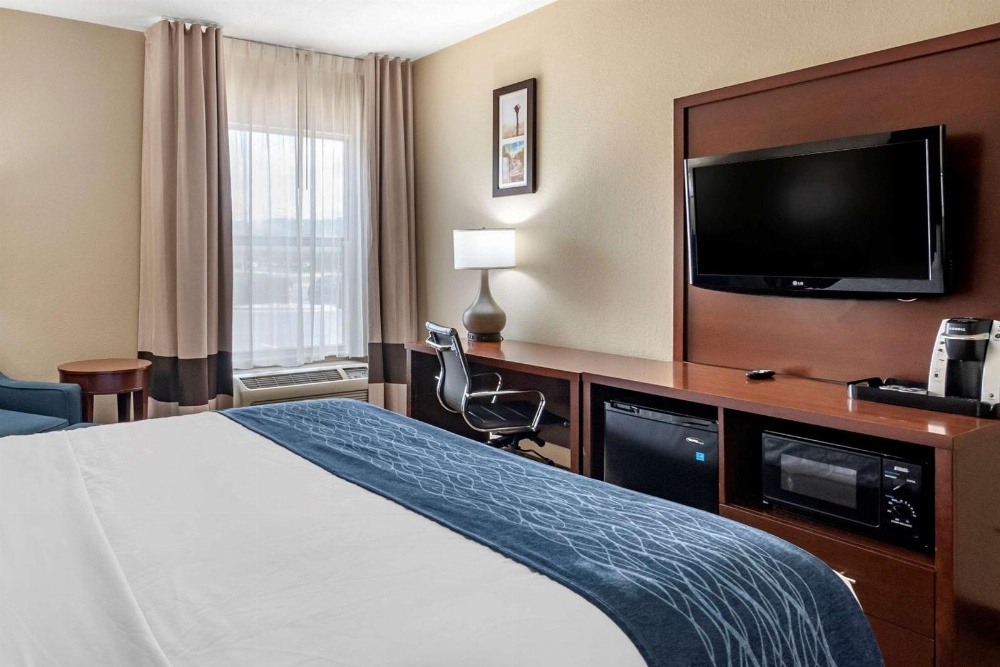 Comfort Inn & Suites Junction City - near Fort Riley